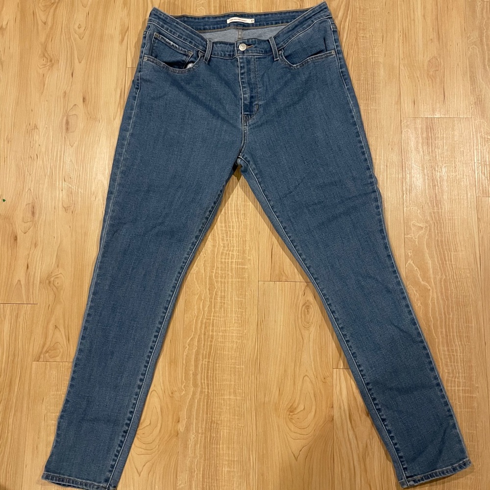 Retro Levi’s 710 jeans